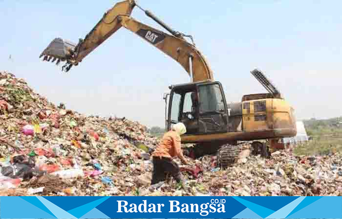 Sampah di jabon volumenya turun 60 Ton Tiap Hari , Selasa(1/8)  di Jabon (Foto : Rino Tutuko )