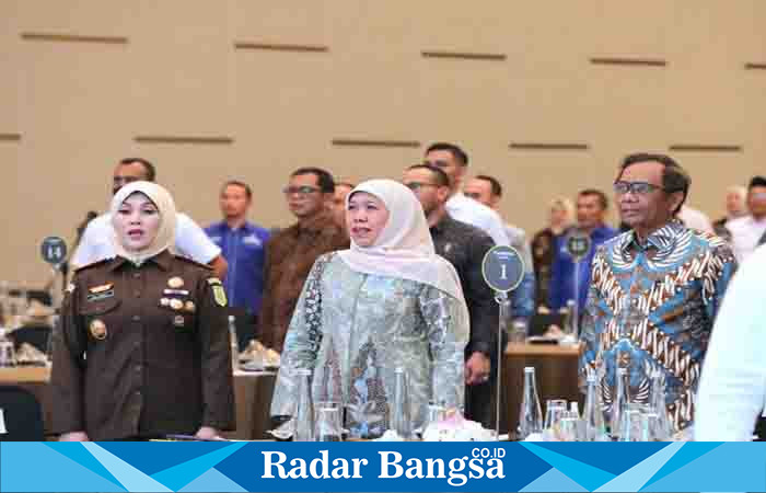  Gubernur Jatim, Khofifah Indar Parawansa saat menghadiri Forum Diskusi Sentra Gakkumdu di Surabaya