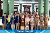 Unair Surabaya diterima langsung oleh Bupati Bondowoso Kh. Salwa Arifin dan OPD terkait di Peringgitan Bupati Jl. Letnan Karsono Blindungan Bondowoso.