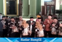 PJ Bupati Bondowoso Drs. Bambang Soekwanto, MM berangkatkan 38 peserta kafilah yang akan mengikuti mosabaqah Tilawatil Qur'an (MTQ) XXX Jatim berlangsung di Pendopo Bupati Sabtu (30/9/2023)