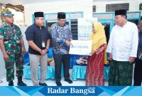 Plt.Bupati Bangkalan,Drs.Mohni,MMMemberikan jaminan Kematian secara simbolis