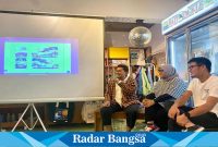 urnia Nugraha (Media Communication Dept. Head JNE) menjelaskan implementasi ilustrasi Tab Space di berbagai tools promo JNE dalam Talkshow “Talk : What is Tab”.