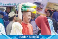 Dinas Ketahanan Pangan dan Pertanian Kabupaten Lamongan dan Dinas Ketahanan Pangan dan Pertanian Provinsi Jawa Timur gelar gerakan pangan murah (GPM),  di Alun-Alun Lamongan. Senin (18/9) (Dok Istimewa)