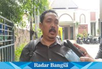 Direktur CV Fajar Krisna, Sandy Ariyanto,  usai jalani pemeriksaan di kantor Kejaksaan Lamongan, Senin (18/9)