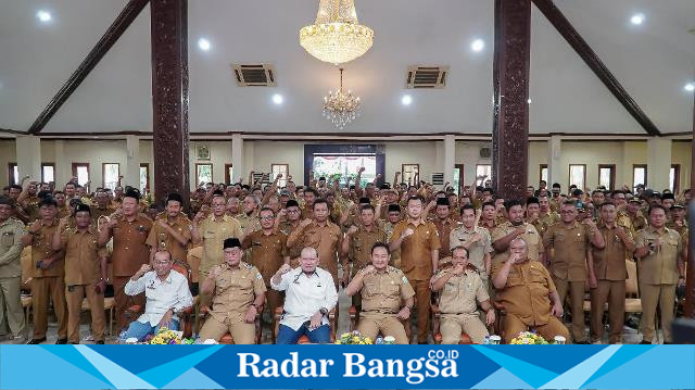 ketua  DPDI RI) AA Lanyalla Mahmud Mattalitti serap aspirasi masyarakat Lamongan melalui Kepala Desa se-Kabupaten Lamongan,  di Pendopo Lokatantra Kabupaten Lamongan.Selasa (5/9/2023),
