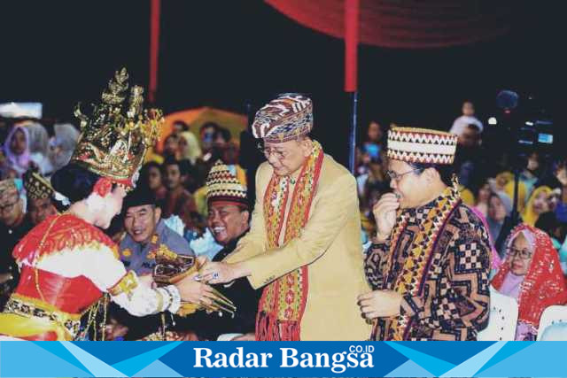 Pj Bupati Pringsewu Adi Erlansyah saat membuka acara kegiatan festival, Selasa 12/09/2023.(dok.hms /Darmawan/RB)
