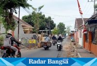 Proyek gorong - gorong di jalan poros Kabupaten Tukum - Kabuaran tanpa papan informasi, Kamis (7/9). (Dok Riyaman/Radarbangsa.co.id)