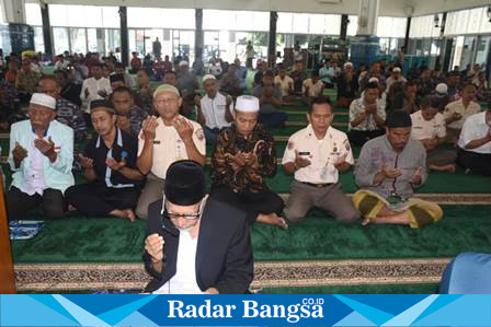 Doa bersama Lantamal V dalam rangka peringatan HUT ke-78 TNI AL di Masjid At Taqwa Mako Lantamal V Perak, Surabaya