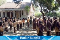 Suryadi melaksanakan pembinaan Bela Negara latih PBB kepada siswa MI Ponpes Nurul Ulum Dusun Krajan Baru Desa Cindogo Kabupaten Bondowoso,