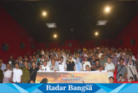 Drs. Bambang Soekwanto, M.M. didampingi oleh Plh. Sekertaris Daerah menerima ajakan kapolres Bondowoso beserta bhayangkari untuk nonton bareng film berjudul "Aku Rindu" di bioskop NSC
