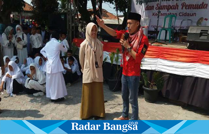 Camat Cidaun, kabupaten Cianjur, provinsi Jawa Barat H. Koswara. S. Pd, M. Pd saat membuka acara Musyabaqoh Tilawatil Qur'an (MTQ) tingkat kecamatan Cidaun. (Dok photo RadarBangsa.co.id/AE Nasution)