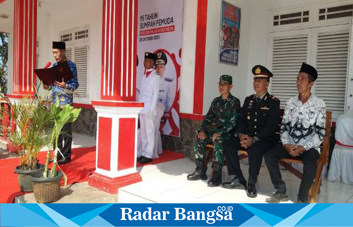  Camat kecamatan Cidaun H. Koswara. S. Pd, M. Pd sedang membacakan sambutan Menteri Pemuda dan Olahraga republik Indonesia dalam upacara memperingati hari sumpah pemuda ke-95 tahun 2023. (Dok photo RadarBangsa.co.id/AE Nasution)