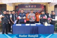 Kapolsek Bontonompo Polres Gowa AKP Hasan Fadhlyh, S.H saat menggelar Konferensi Perss di Mako Polsek Bontonompo, Selasa 31 Oktober 2023. (Dok foto Humas for RadarBangsa.co.id)