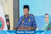  Bupati Lamongan Yuhronur Efendi, saat meresmikan Gedung Sekertariat IGTKI- PGRI Kabupaten Lamongan, Desa Tanjung, Kecamatan Lamongan, Selasa (17/10/2023). (Dok foto KMF for RadarBangsa.co.id)