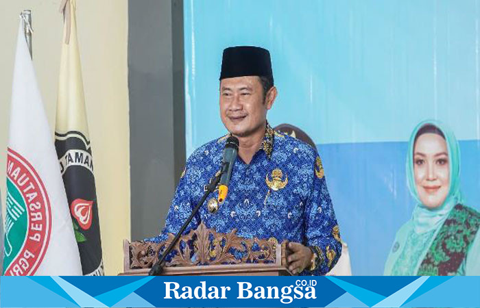  Bupati Lamongan Yuhronur Efendi, saat meresmikan Gedung Sekertariat IGTKI- PGRI Kabupaten Lamongan, Desa Tanjung, Kecamatan Lamongan, Selasa (17/10/2023). (Dok foto KMF for RadarBangsa.co.id)