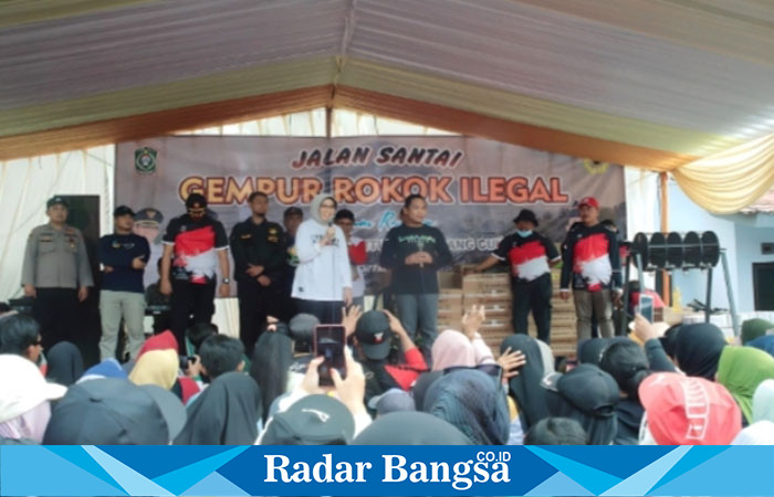 Saat Kegiatan Jalan Santai dan Sosialisasi Ketentuan di Bidang Cukai, bertempat di Balai Desa Yosowilangun Kidul. (Dok Kominfo Lmj, for Riyaman).