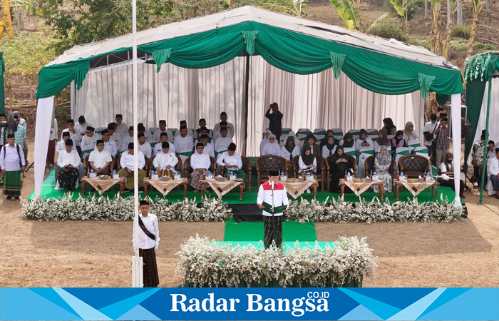  Abdul Muhaimin Iskandar atau Gus Muhaimin  saat memimpin peringatan Hari Santri Nasional (HSN) di Lapangan Tegal Rejo, Magelang, Jawa Tengah, Minggu (22/10). (Dok foto Zai)