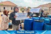  Bantuan air bersih dari Pelindo Regional 3 kepada warga di Pulau Madura (Dok foto IST)