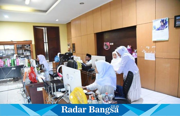  ASN Sidoarjo berbusana Santri himbuan dari Bupati ,Selasa (24/10) di Sidoarjo (Foto: Radarbangsa)