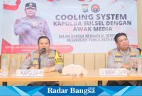 Kapolda Sulsel Irjen Pol Drs. Setyo Boedi Moempoeni Harso, S.H., M.Hum dan Wakapolda Sulsel Brigjen Pol CH Patoppoi (Dok foto Zikri)