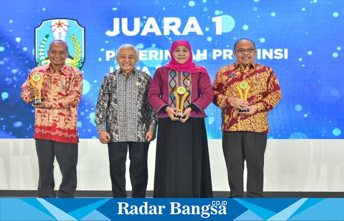  Gubernur Jatim, Khofifah Indar Parawansa menerima keenam penghargaan Anugerah DEN 2023 yang berhasil dijuarai Pemprov Jawa Timur