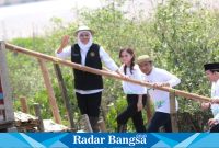 Gubernur Jawa Timur Khofifah Indar Parawansa menggelar Festival Mangrove ke- V di Romokalisari Adventure Land Kota Surabaya, Selasa, (31/10)