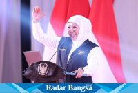 Gubernur Jawa Timur Khofifah Indar Parawansa saat menyapa ASN Provinsi Jawa Timur di Gedung Serbaguna Bojonegoro, Senin (20/11) malam (Dok foto IST)