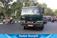 Salah satu truk kontainer yang diduga melanggar lalin di wilayah hukum Mulyorejo