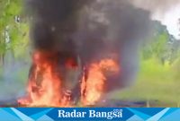 Sebuah mobil milik warga Desa Sukorejo Kecamatan Sumber Wringing Kabupaten Bondowoso hangus terbakar, 22/11/2023