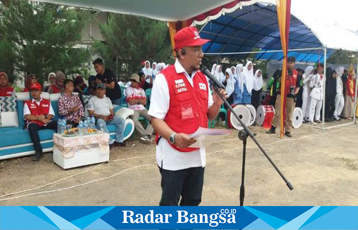 Ketua Palang Merah Indobesi (PMI) kabupaten Cianjur Ahmad Fikri sedang menyampaikan amanat dalam pembukaan pelatihan dan pelantikan PMR wilayah Cianjur Selatan. (Dok photo radarbangsa.co.id/AE Nasution)