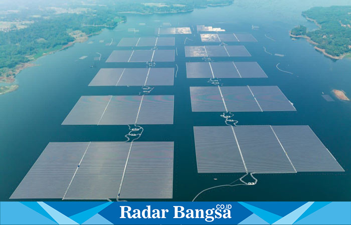 Proyek Pembangkit Listrik Tenaga Surya (PLTS) Terapung atau Floating Solar PV Cirata berkapasitas 192 megawatt peak (MWp) seluas 200 hektare. PLTS ini dibangun di atas Waduk Cirata dan akan menjadi yang terbesar di Asia Tenggara.