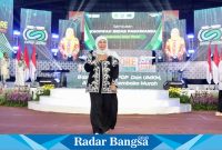 Gubernur Jawa Timur Khofifah Indar Parawansa  saat menghadiri Jambore OPOP Tahun 2023 di GOR Untung Suropati Kota Pasuruan,Rabu (29/11) (Dok Foto IST)