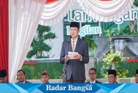 Bupati Lamongan Yuhronur Efendi saat menjadi pembina apel peringatan Hari Kesehatan Nasional (HKN) ke-59 Tahun 2023 Kabupaten Lamongan, di Halaman Gedung Pemerintah Kabupaten Lamongan, Selasa (14/11/2023) (Dok foto IST)