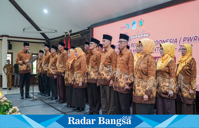 Pengurus Persatuan Wredatama Republik Indonesia (PWRI) Kabupaten Lamongan masa bakti 2023-2028 resmi dikukuhkan oleh Bupati Lamongan Yuhronur Efendi