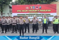 Polres Lumajang ketika Menggelar apel pasukan, di halaman Mapolres Lumajang, Selasa (28/11/2023) kemarin. (Dok Humas polres Lmj, for Riyaman).