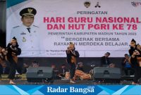 Tampilan seni pencak silat saat peringati HUT Guru di Stadion PangeranTimor (25/23) (Dok foto IST)