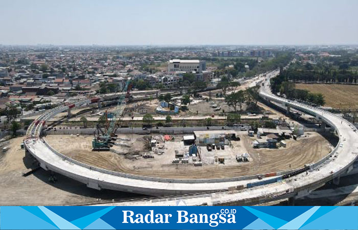 Poto dari atas nampak flyover aloha hampir rampung ,Sabtu (11/11) Di Aloha Sidoarjo (Foto: Radarbangsa)