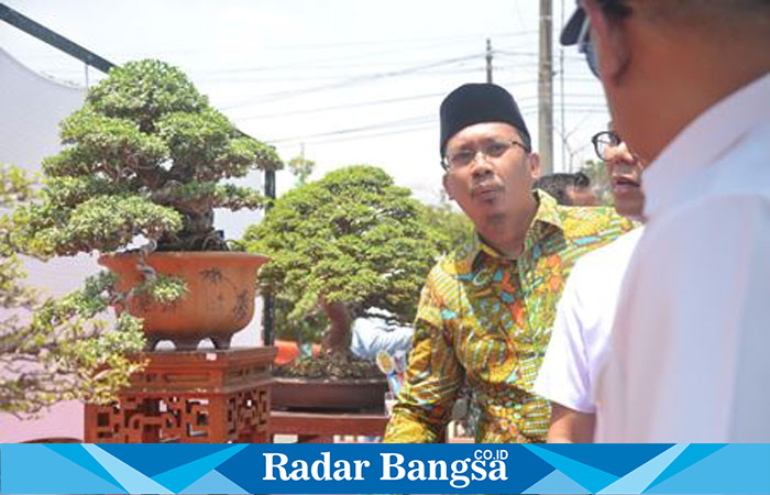 Bupati berharap bonsai menjadi kekuatan ekonomi ,Senin (6/11) di Lingkar Timur (Foto: RadarBangsa)