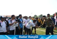 Bupati buka Porgu pekan olah raga guru,Senin(6/11) di Gor jengolo (Foto: RadarBangsa)