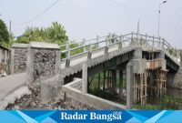 Proyek jembatan Klurak hampir rampung ,Rabu (15/11) Di Sidoarjo (Foto: Radarbangsa)