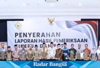 Pj Bupati Bondowoso menghadiri acara penyerahan laporan hasil pemeriksaan belanja modal bidang infrastruktur tahun 2023, di kantor BPK RI Perwakilan Jawa Timur, Sidoarjo, Jum'at, (22/12/2023).