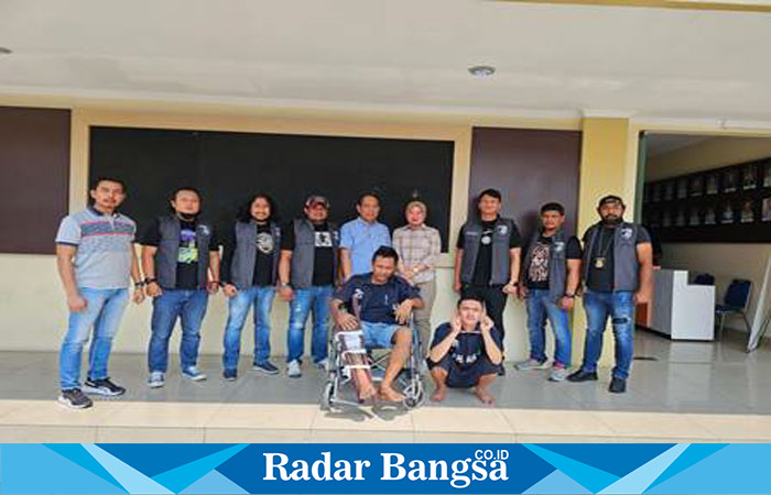 Team Resmob Polrestabes Semarang saat menunjukan kedua pelaku jambret (IST)