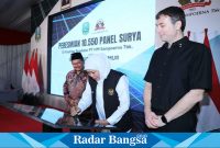 Gubernur Khofifah Didampingi Pj Bupati Pasuruan Meresmikan 10.550 Panel Surya PT HM Sampoerna  di Sukorejo Kabupaten Pasuruan, Jum'at (01/12) (Dok foto Ist)