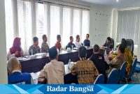 Pendekar saat rapat terbatas dengan asisten Setda Lumajang dan OPD terkait. (Dok Panitia pelaksana kegiatan, for Riyaman)