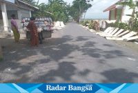 Pembangunan jalan lapis penetrasi (Lapen) sepanjang 417 M, dan lebar 3 M, di Dusun Besuk Utara, RT 01 RW 05, Desa Tumpeng, Kecamatan Candipuro. (Dok Riyaman/Radarbangsa.co.id).