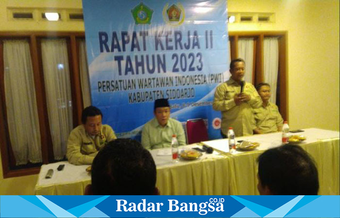 Ketua DPRD Sidoarjo hadir dalam Raker PWI , Jum at (8/12) di Batu malang (Foto: Radarbangsa)