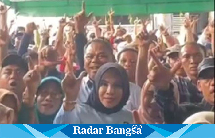 H Rahmat dan Hj Mimik Dihadapan ratusan partisan gerindra,Minggu (3/11) di Taman (Foto: Radarbangsa)