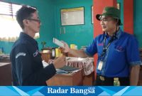 Ketua Panitia Pemilihan Suara (PPS) desa Sukapura, Ridwan saat dikonfirmasi radarbangsa.co.id di ruangan majelis guru MTs Al-Holiliyah Cidaun tentang arti pentingnya Bimbingan Teknis (BIMTEK) bagi KPPS Pemilu 2024 di desa Sukapura (Dok photo radarbangsa.co.id/AE Nasution)