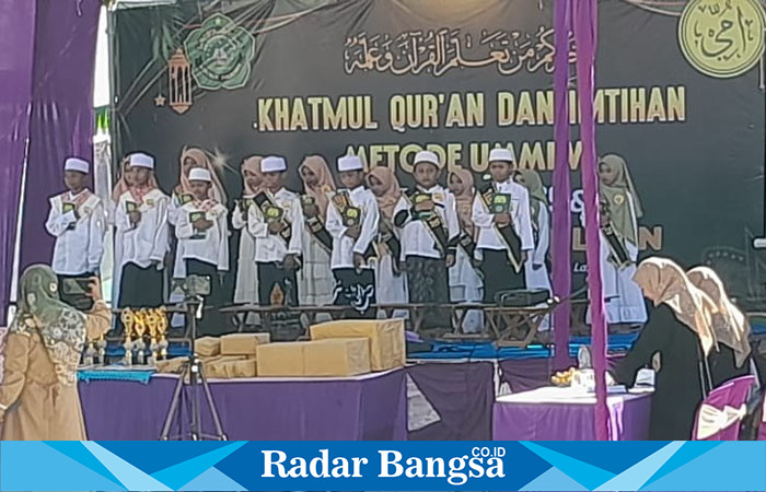 Sejumlah 15 santri  yang tampil dalam acara tartil dan tahfidz juz 29 dan 30. Minggu (28/01) (Dok foto RadarBangsa)