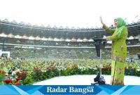 Ketua Umum Pimpinan Pusat Muslimat NU, yang juga Gubernur Jawa Timur, Khofifah Indar Parawansa, saat sambutan di Harlah ke-78 Muslimat  di Stadion Utama Gelora Bung Karno (GBK), Jakarta, pada Sabtu (20/1) pagi (IST)